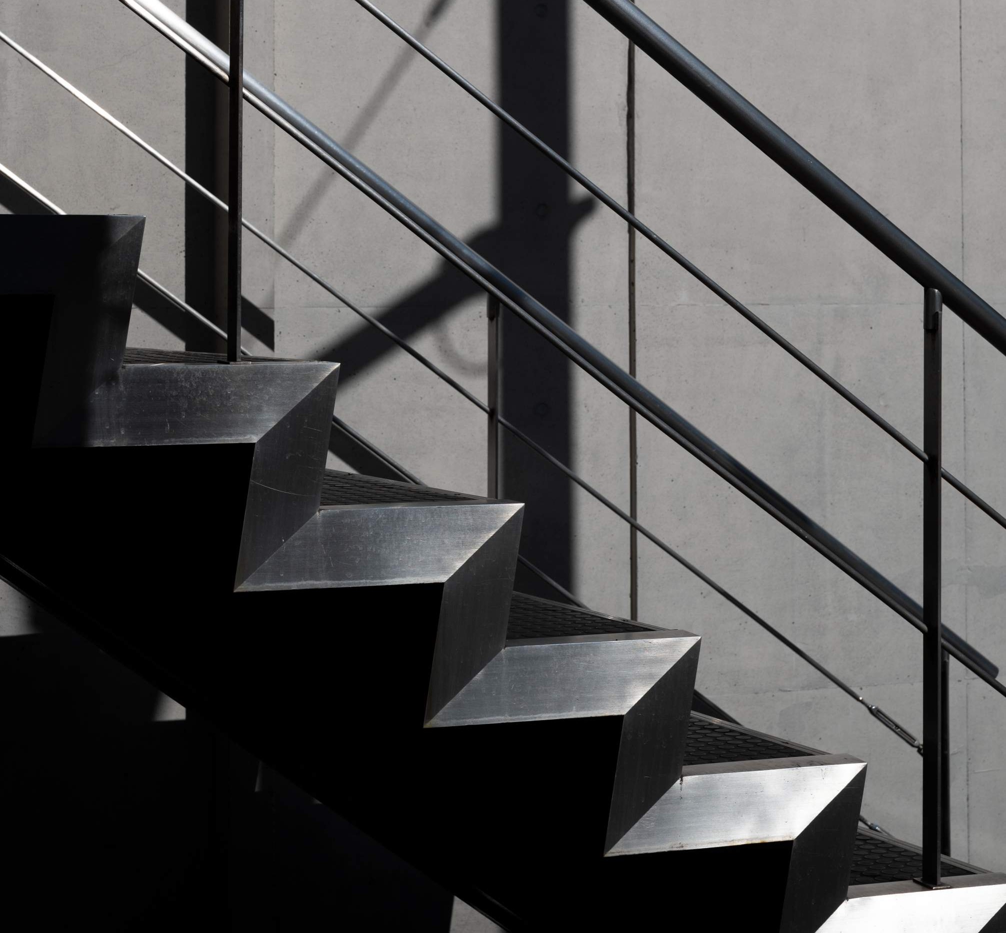 الدرابزينات والسلالم الحديدية